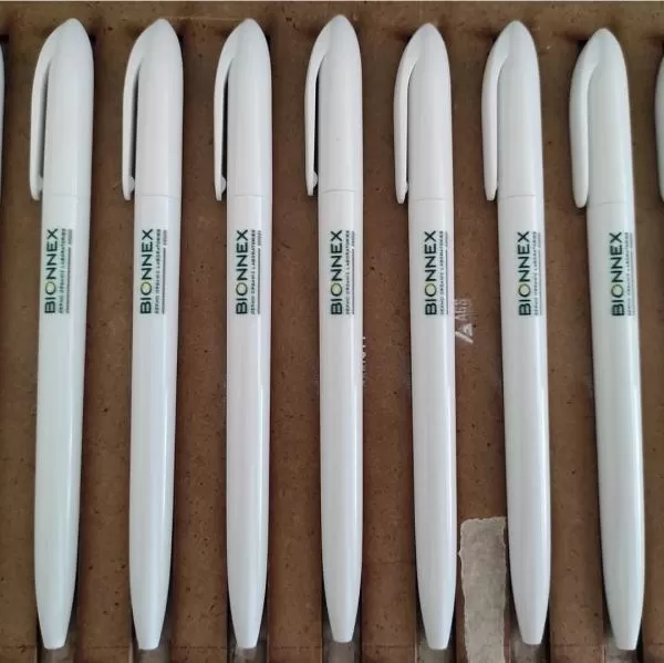 Plastik Çevirmeli Tükenmez Kalem Beyaz